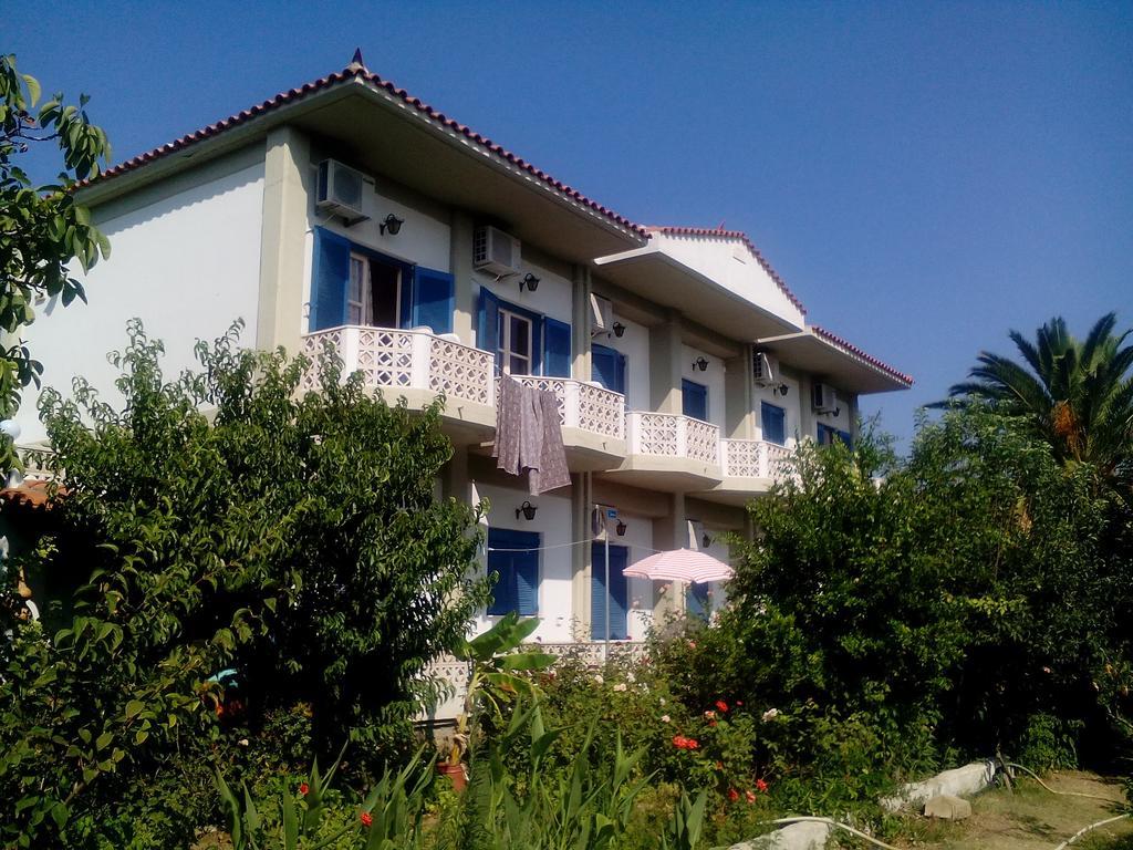 Guesthouse Karidia Skála Eresoú Eksteriør bilde