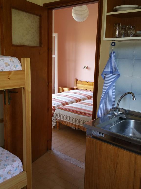 Guesthouse Karidia Skála Eresoú Eksteriør bilde