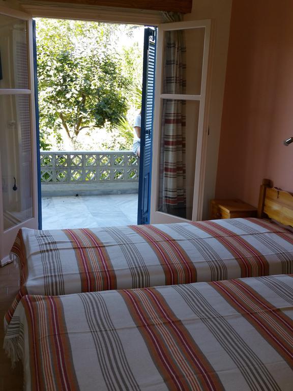 Guesthouse Karidia Skála Eresoú Eksteriør bilde