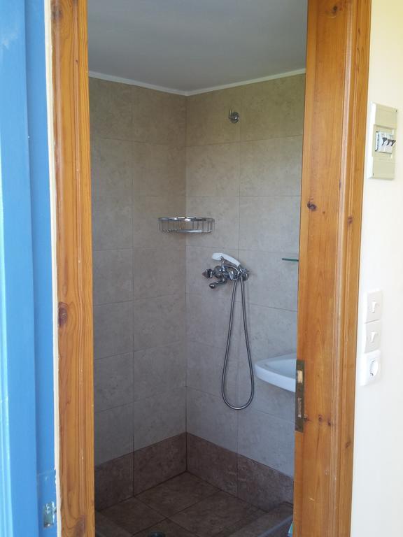 Guesthouse Karidia Skála Eresoú Eksteriør bilde